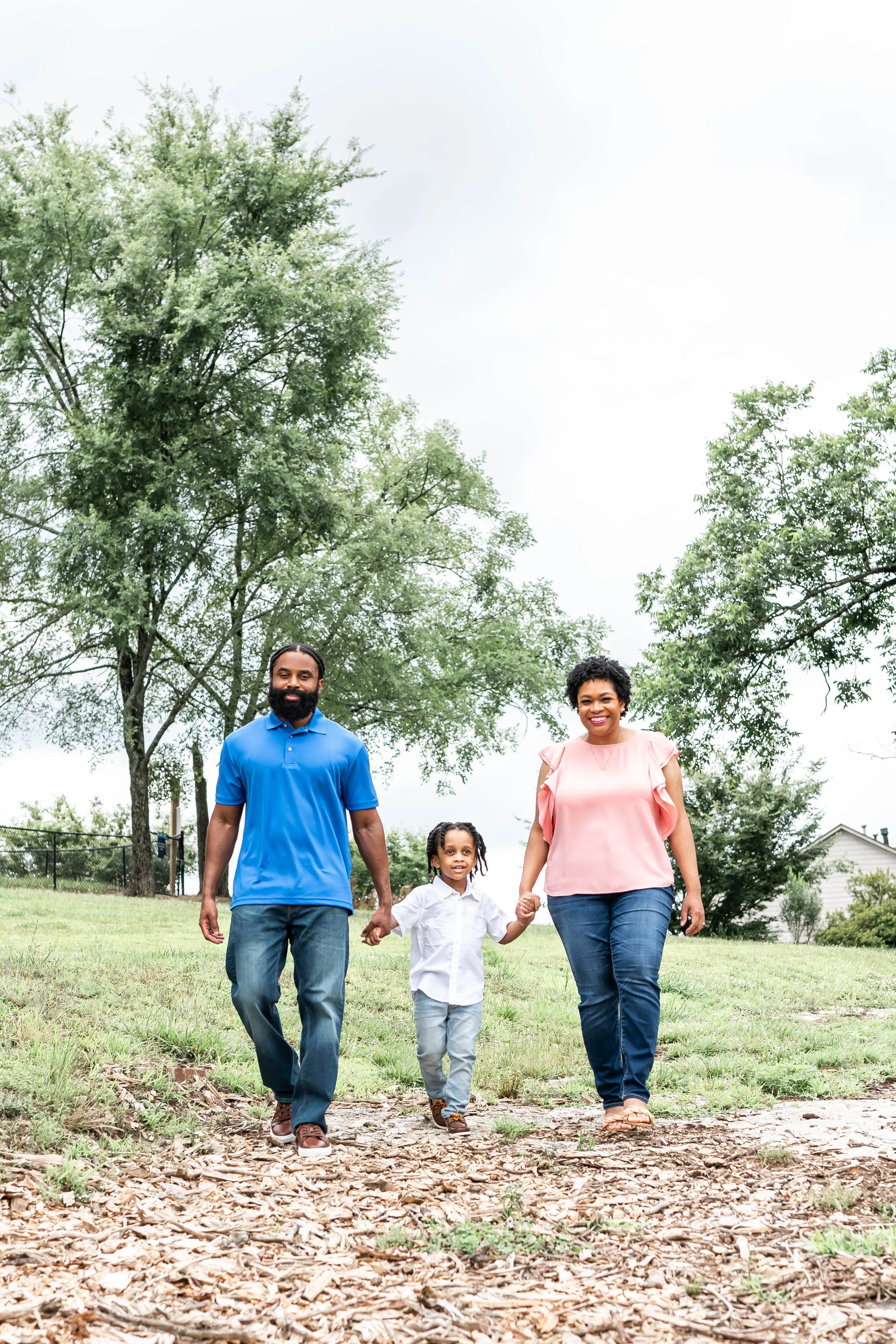 Spring Family Photo Outfits That You Need for Your Pictures Our